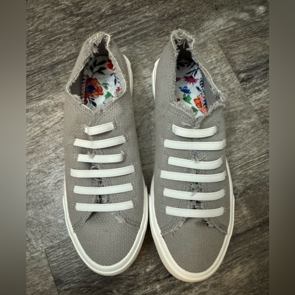 Rocket Dog Jokes Slip On Sneaker, Women's Size 8, like new.